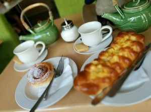 Huge Cheese Bread & Apple Pie with Hot Green & Strawberry Tea